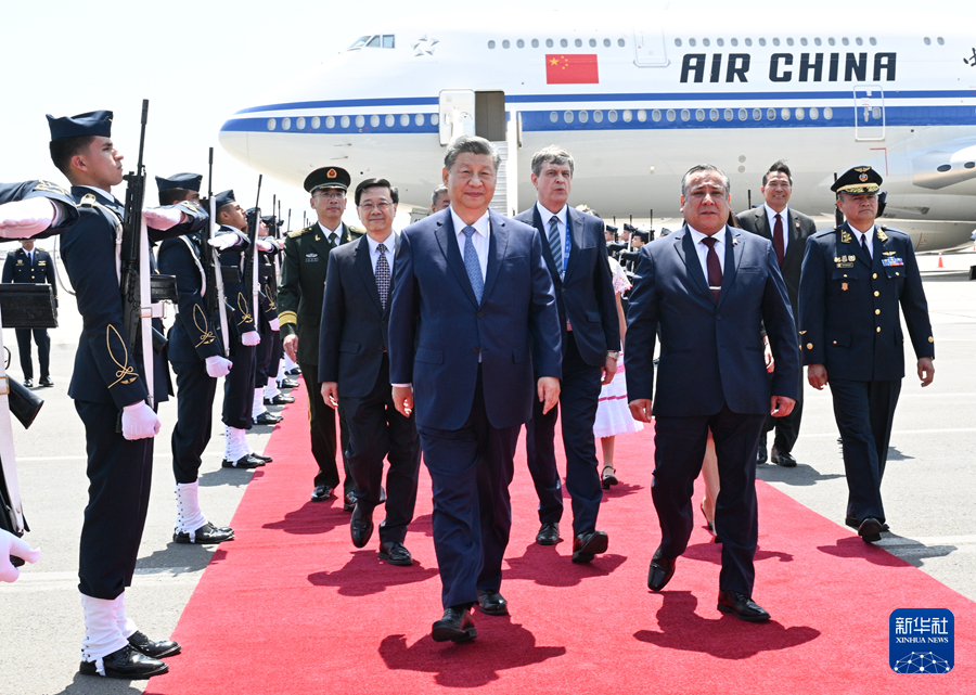 习近平抵达利马出席亚太经合组织第三十一次